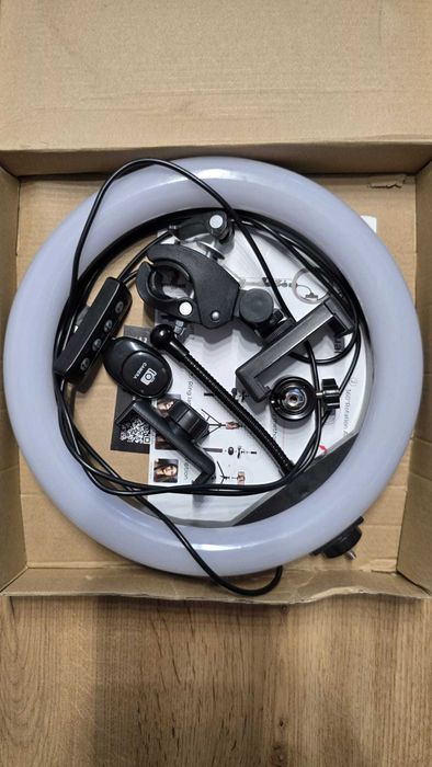 Lampa do zdjęć ze statywem