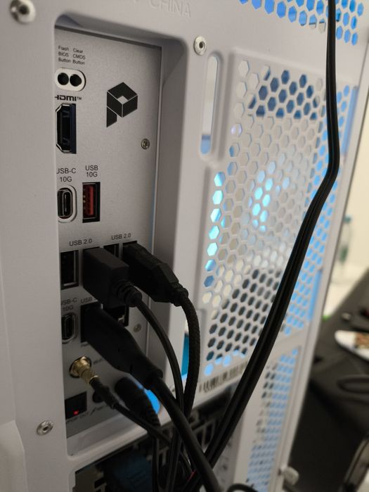 Pc RTX 5060ti 16GB + Ryzen 7 8700F + Corsair DDR5 32gb LED + MS B850I