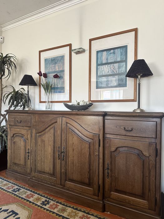 Movel em madeira maciça, para recolha en Viana do Castelo.