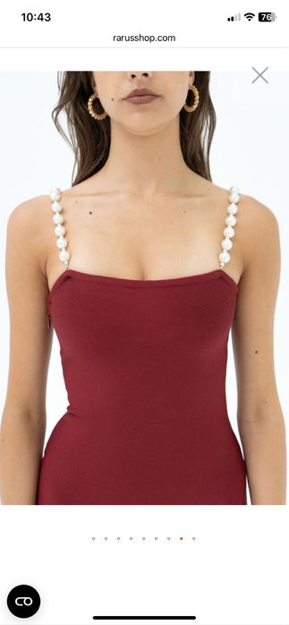 Vestido vermelho com pérolas