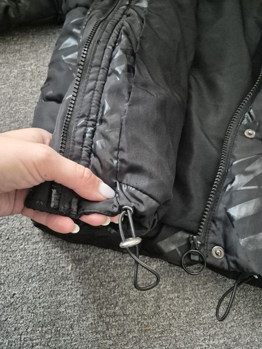 Продам куртку 36