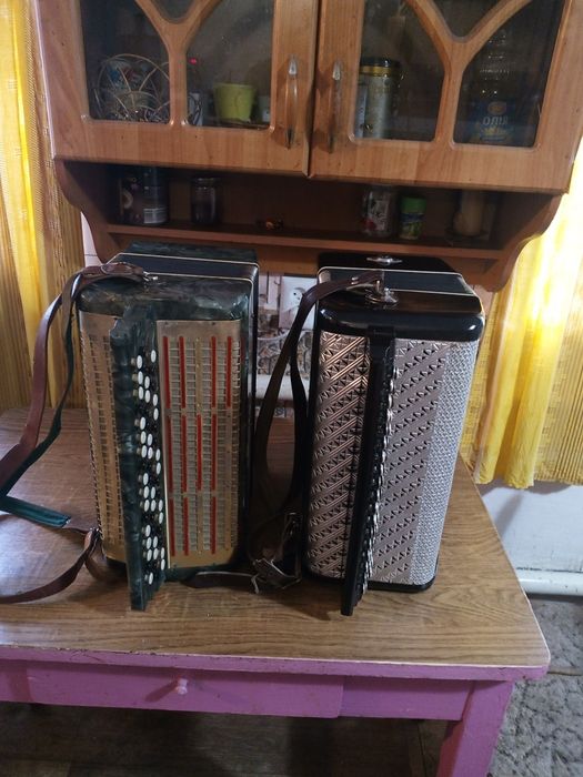 Продам баяны в хорошем состоянии.