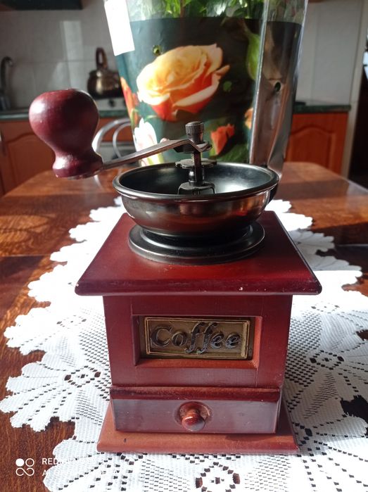 Італія кофемолка дерево