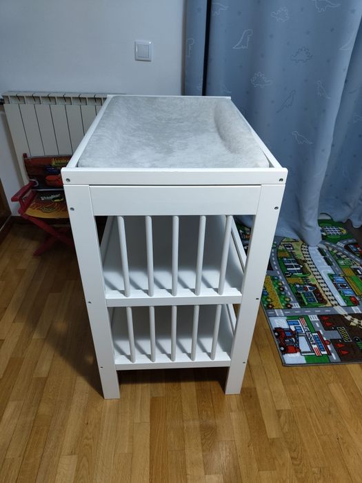 Berço e troca fraldas IKEA