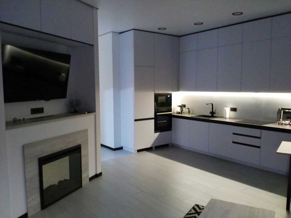 без% ЦЕНТР ЖКManhattan 90м Бизнес клас. свій інвертор.