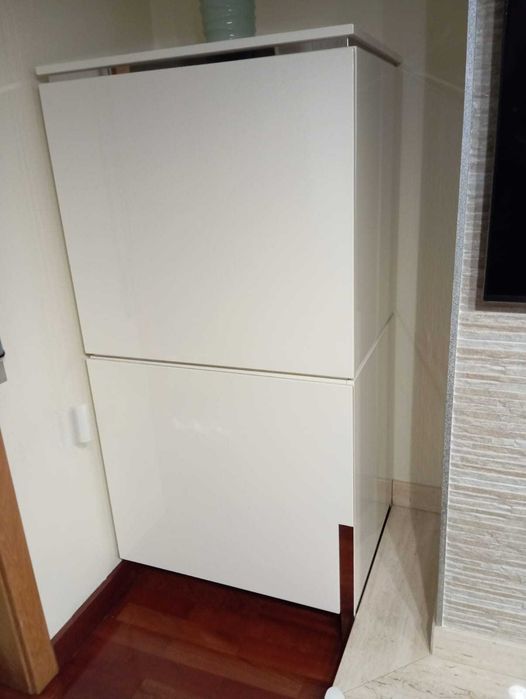 Movel bar em alto brilho com pes em Inox