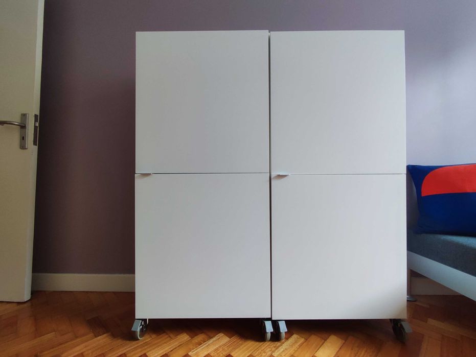 BESTA - duas estantes , com portas e rodízios, brancas, IKEA