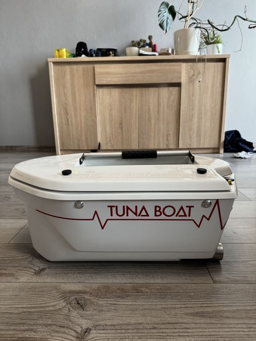 Łódka  zanętowa Tuna Boat Dominator echosonda Deeper chirp 2+