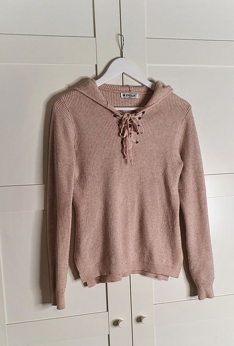 Sweter prążkowany z kapturem pudrowy róż L / XL