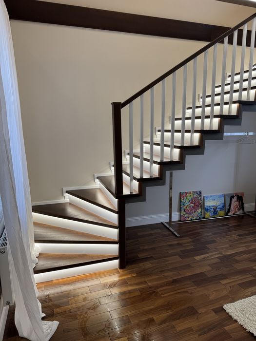 Дерев‘яні сходи.