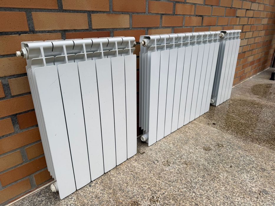 Conjunto completo radiadores alumínio + válvulas termostáticas – ótimo estado