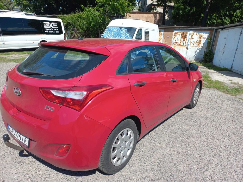 Syndyk sprzeda samochód  HYUNDAI i30 rok produkcji 2012