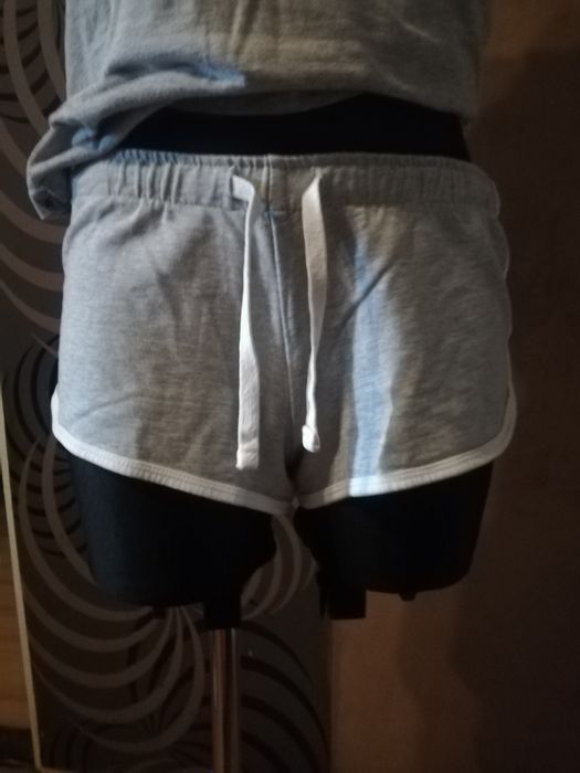 Spodenki krotkie.