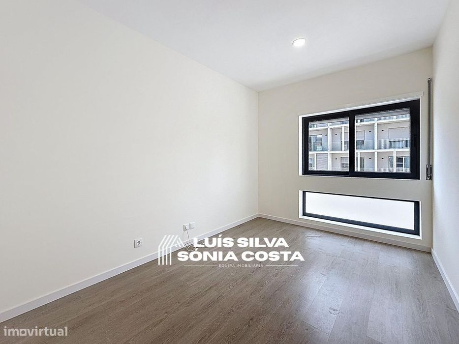 Apartamento T4 Totalmente Remodelado com 2 Varandas e Elevador –...