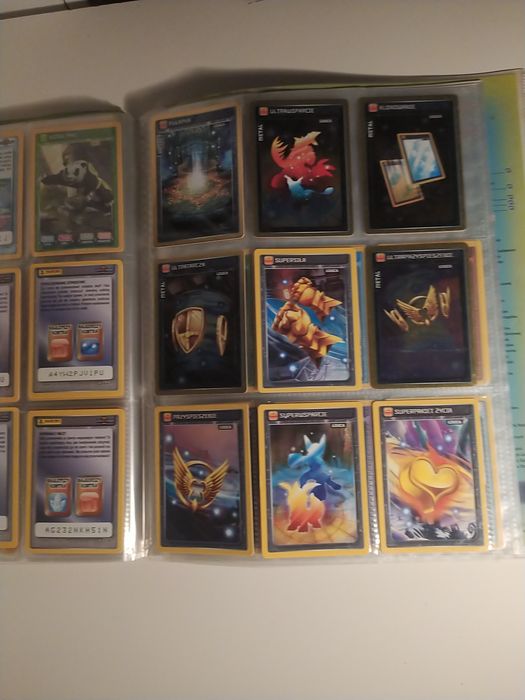 Segregator + 89 Kart Invizimals Starcie Łowców, Stan dobry