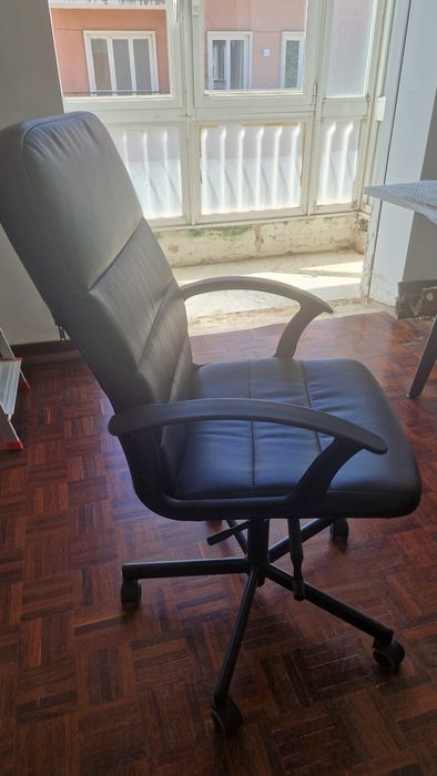 Cadeiras de escritório pretas