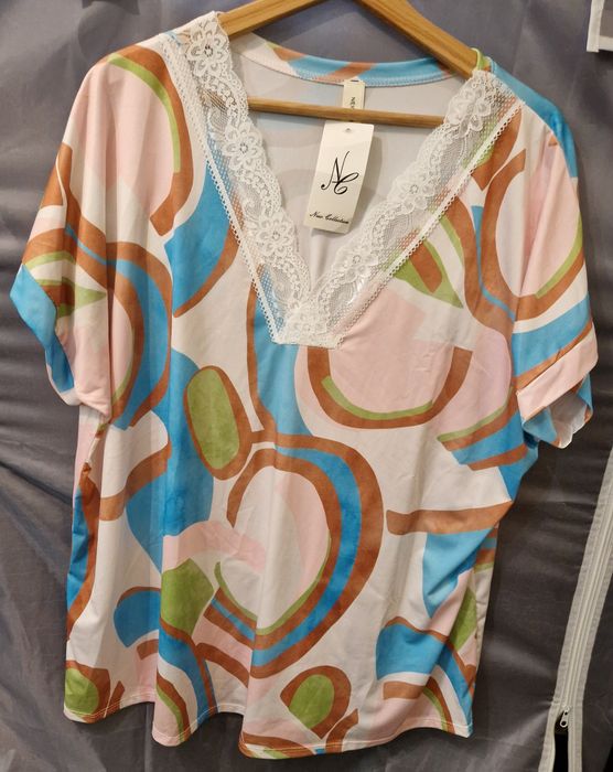 Vendo blusas novas com etiqueta