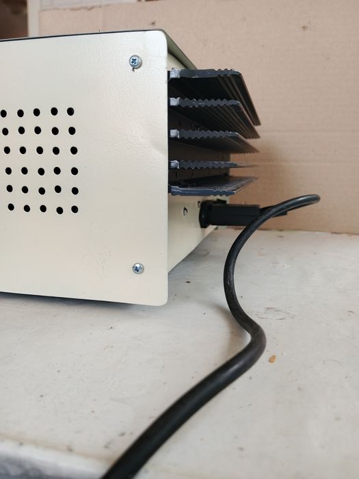 Лабораторный блок питания с генератором сигналов