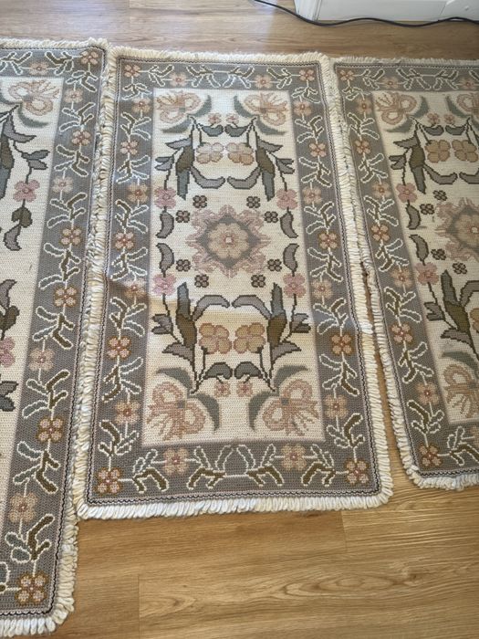 Tapete de Arraiolos de quarto