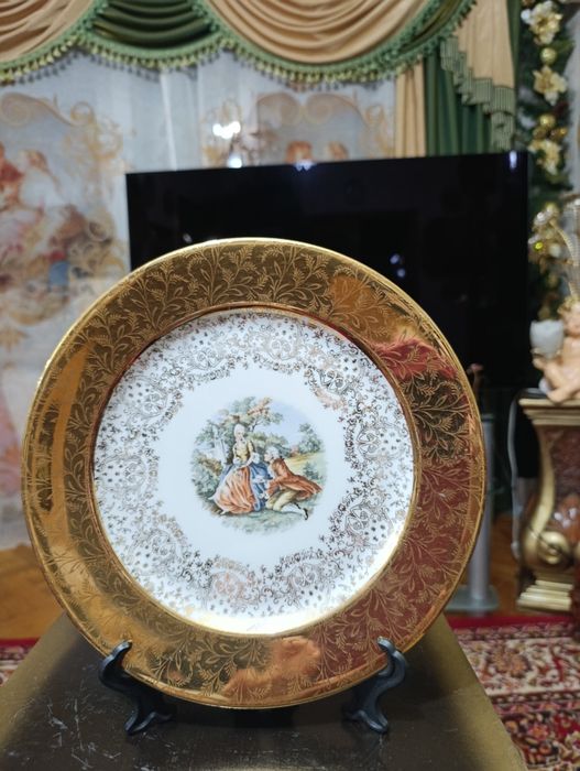 Тарелка фарфоровая