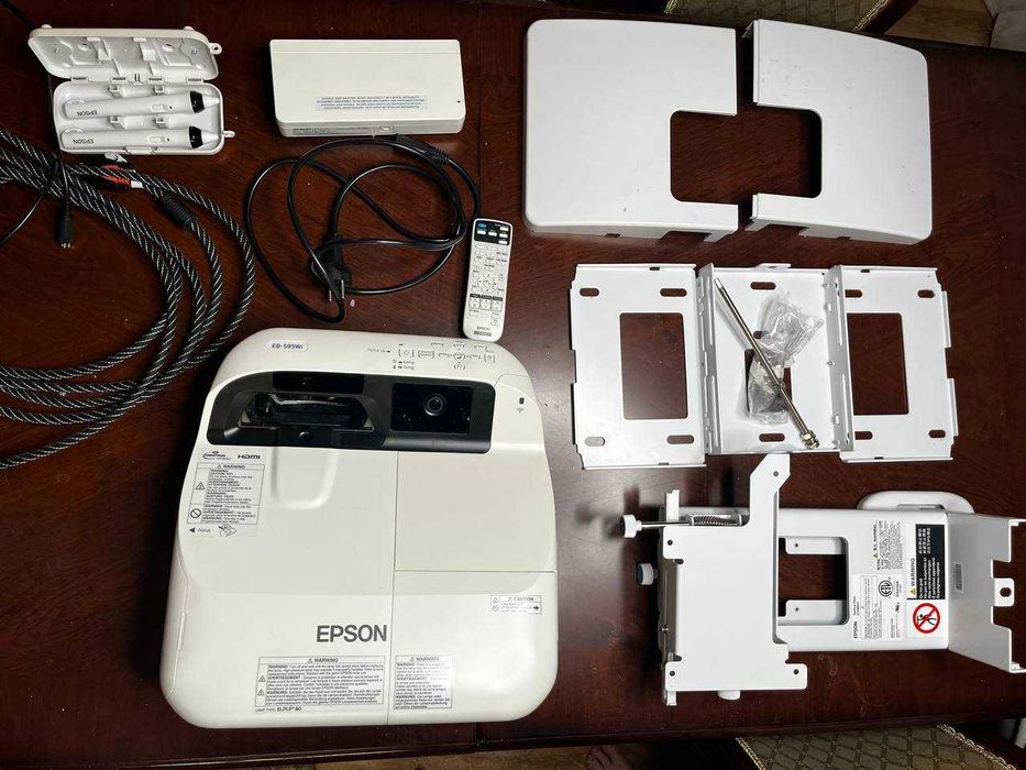 Epson EB-595wi - komplet + uchwyt ścienny