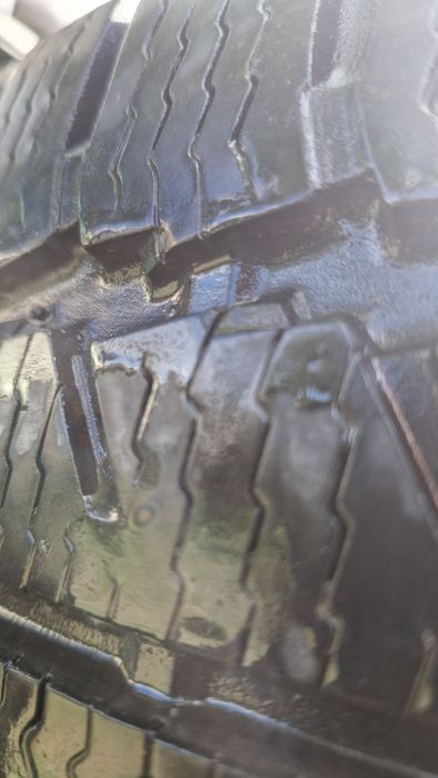 Opony zimowe 215 65 16c Nokian