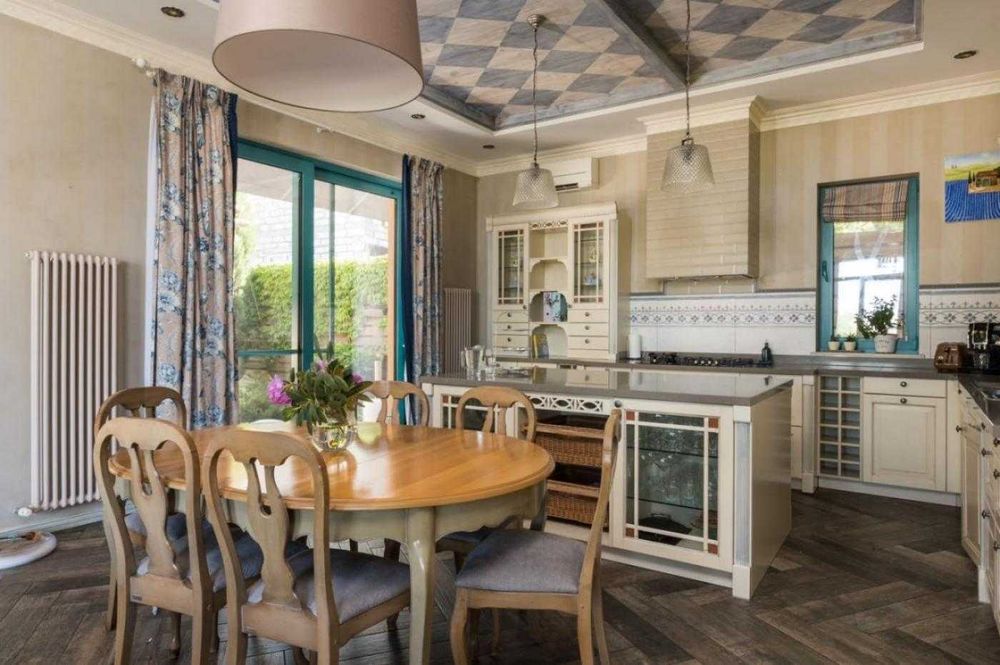 Продаж затишного маєтку в центрі Києва.