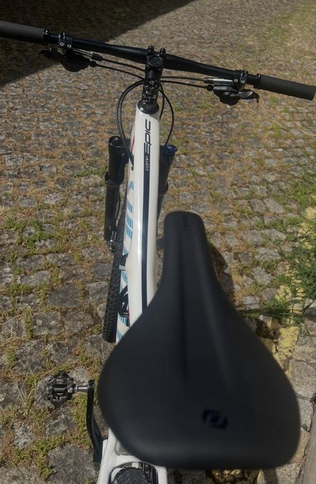Bicicleta BTT Specialized suspensão total L