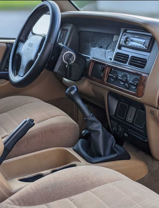 Jipe Jeep Cherokee