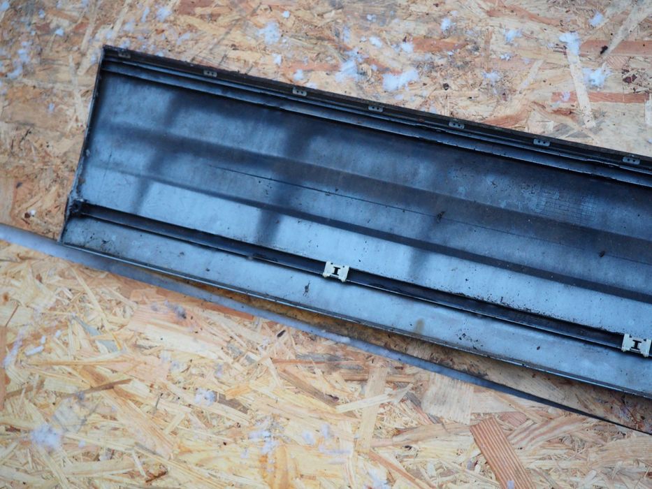 Listwa drzwi lewa mercedes W124 coupe