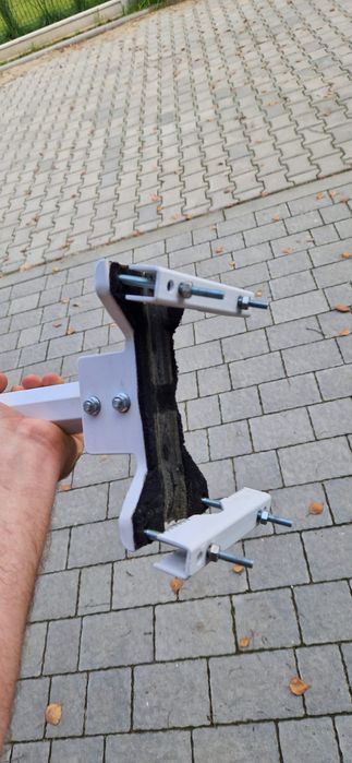 Uchwyt na talerz satelitarny