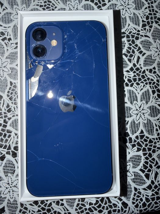 Продам iPhone 12