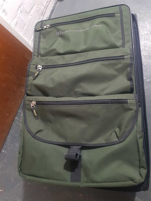 Продам большой дорожный чемодан