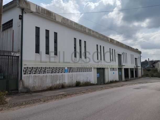 Armazem para Alugar//   Arrendar  em Alcanena  junto à A1