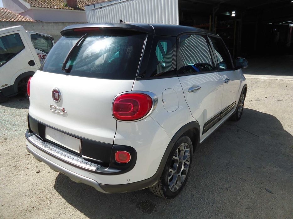 Fiat 500L 1.3 Mjet 85cv (199B4000) de 2014 só ás peças