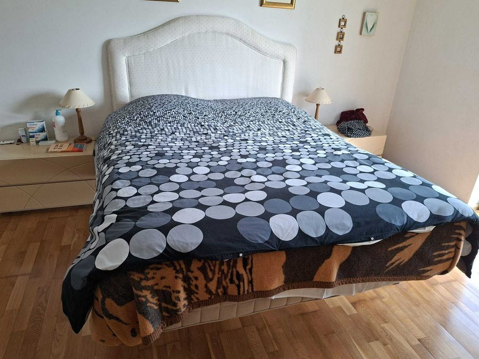 Cama de casal com cabeceira