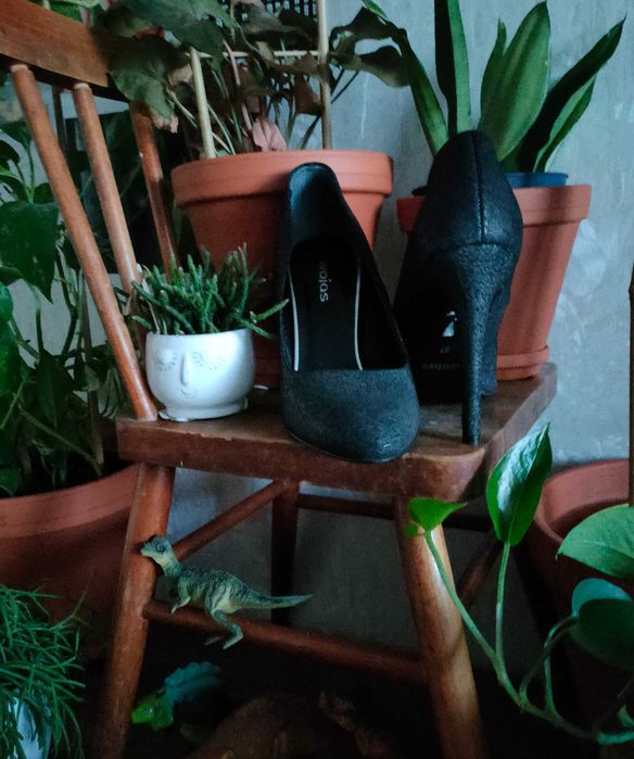 Szpilki Wojas antracytowe ze srebrnym zdobieniem