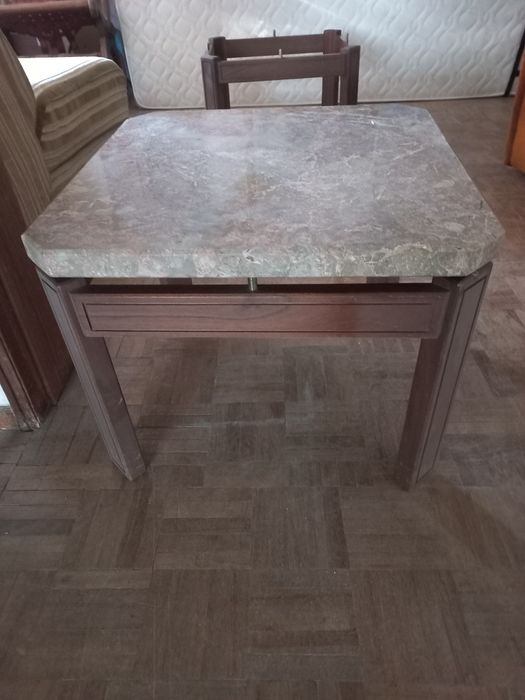 Conjunto de 2 mesas de sala em madeira maciça  e mármore