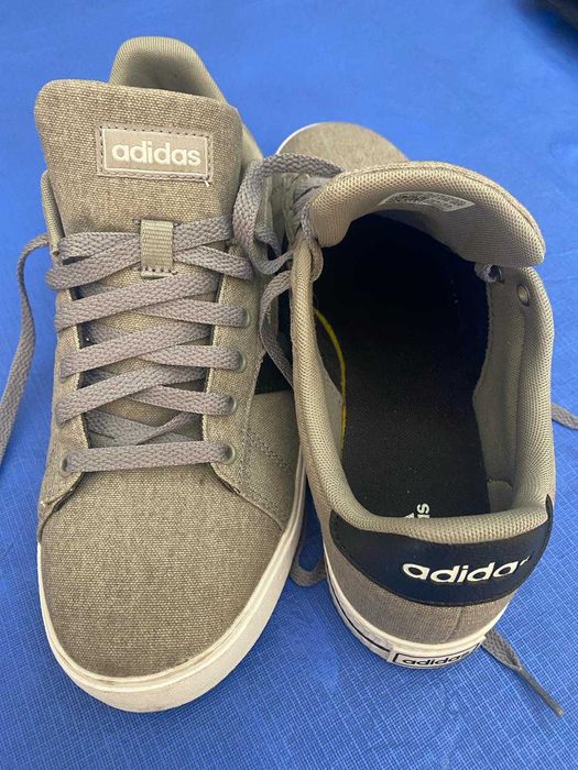 Tenis Adidas tamanho 42