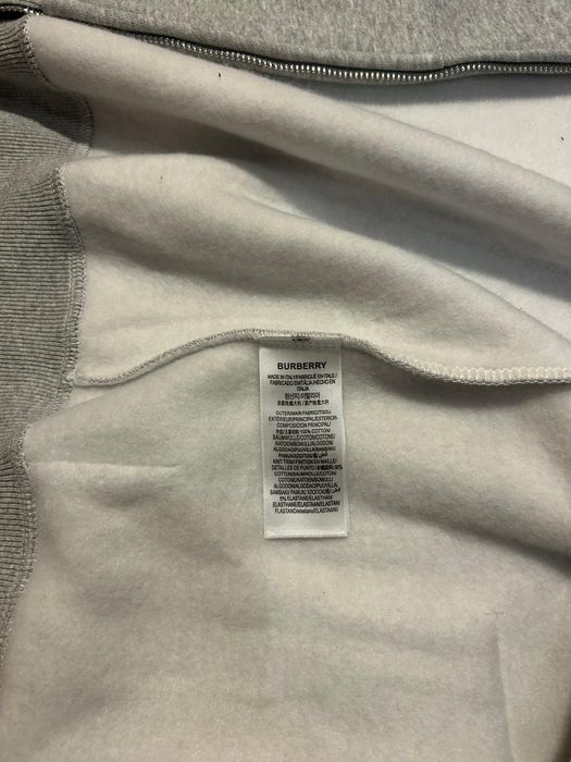 Bluza z kapturem marki Burberry.