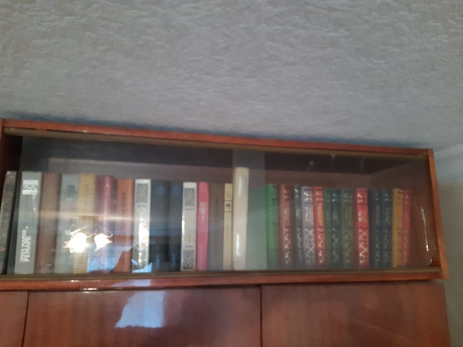 продам полки для книжок