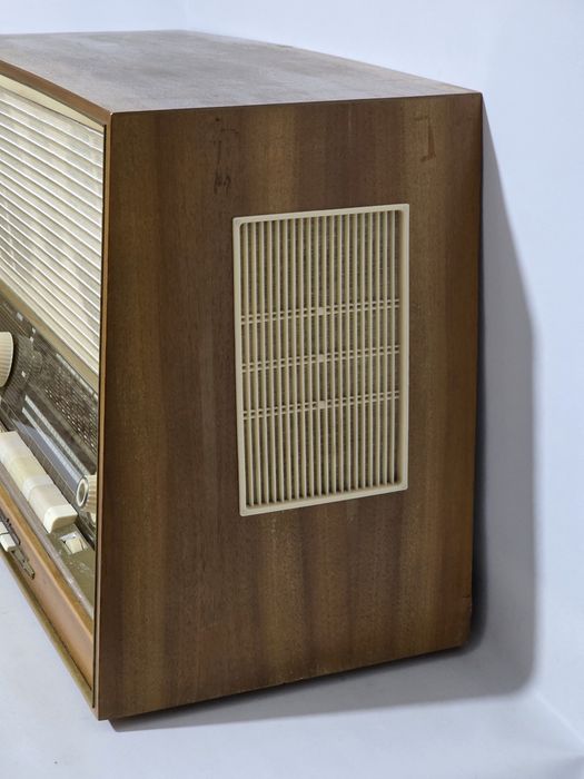 Rádio antigo reparado SABA