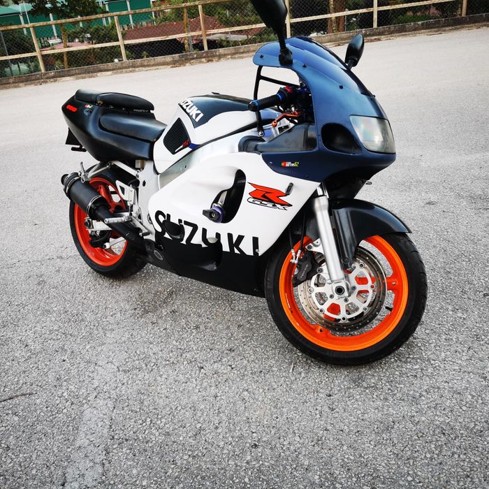 Suzuki GSXR 600  em bom estado.