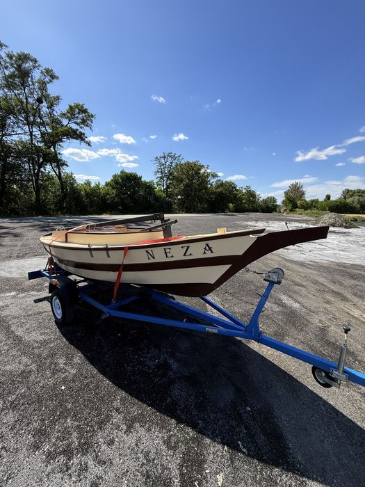 Яхта парусна моторна двух палубна с лафетом лавет катер