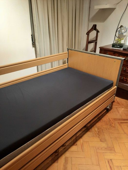 Cama Articulada eletrica com colchão incluído, em estado Novo