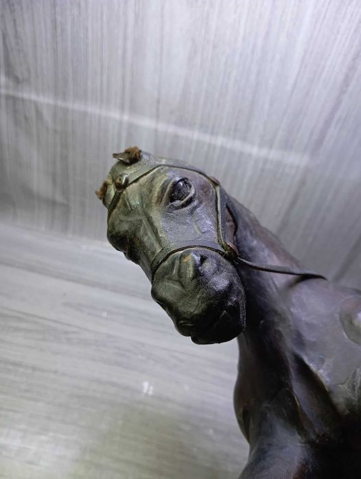 Stara skórzana figurka - KOŃ - 41 cm.