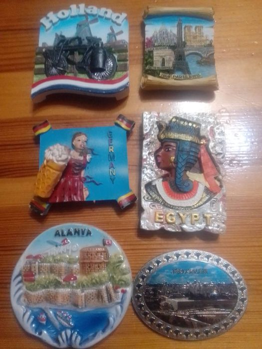 Магніти на холодильник.