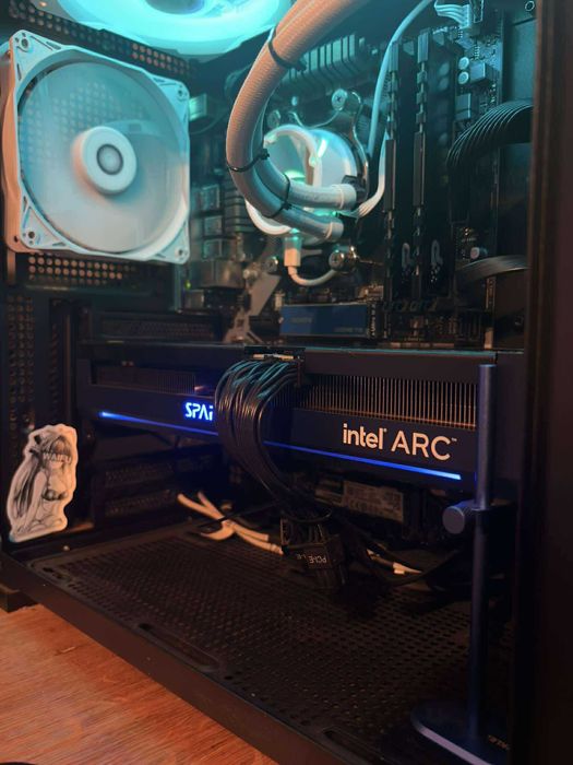 Sparkle Arc A750 Titan OC Edition 8 GB GDDR6 3 wentylatory