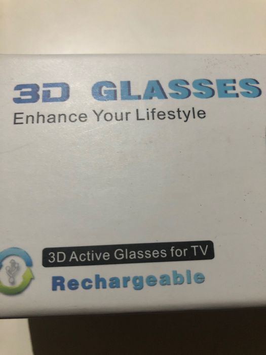 Panasonic TV 3D  117x69 with set of 4 rechargable 3D glasses