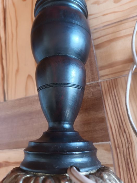 Candeeiro de mesa antigo em Pau Preto